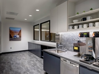 DAIMLER Corporate Offices Portland - Kirby Nagelhout Construction